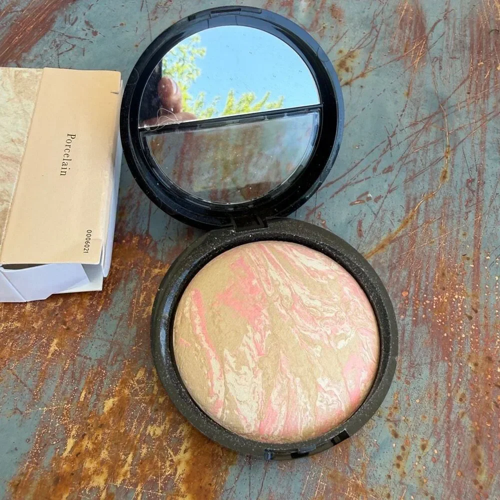 NIB Laura Geller Baked Balance-N-Brighten Color Correcting Foundation Porcelain